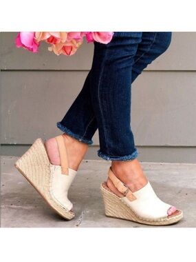 TOMS Monica Espadrille Wedge Sandal in Natural in Box